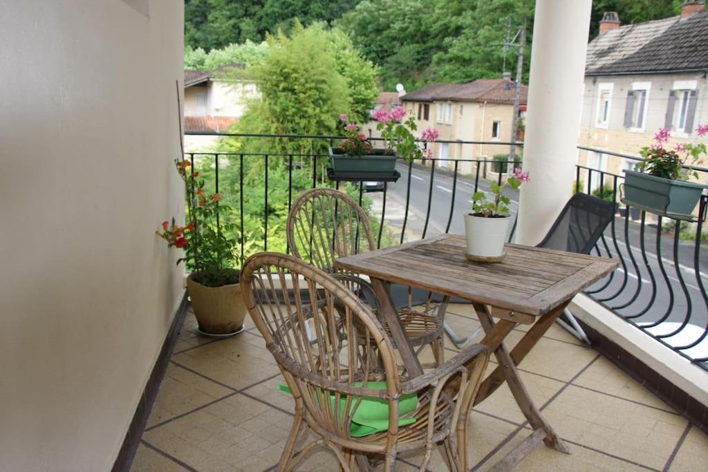 Appartement Chaleureux Avec Parking Gratuit Sarlat-la-Caneda Exterior photo